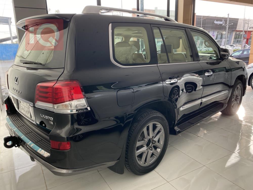 Lexus LX